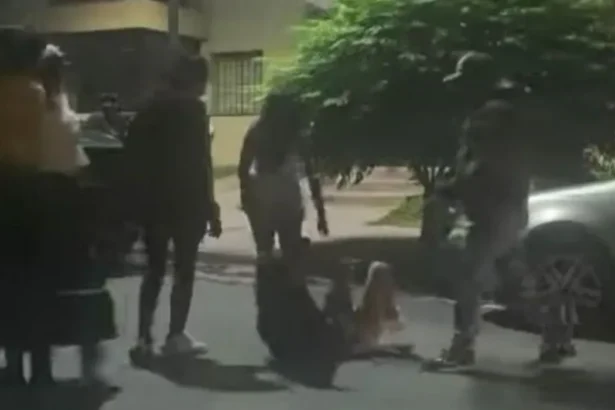 Herida con arma blanca en violencia corsos capitalinos