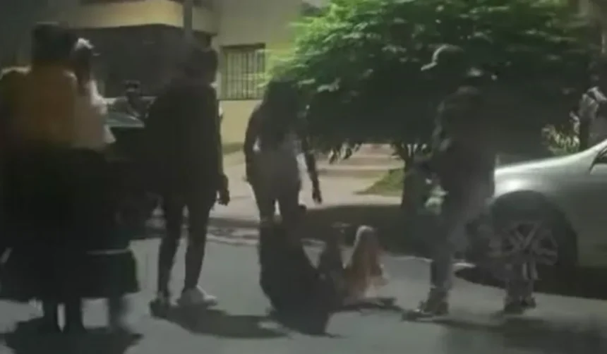 Herida con arma blanca en violencia corsos capitalinos