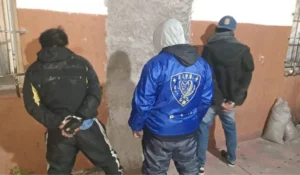 Banda asaltó menores en el Centro y les robó hasta el calzado