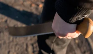 Hermanos se enfrentan con armas blancas en San Francisco de Álava