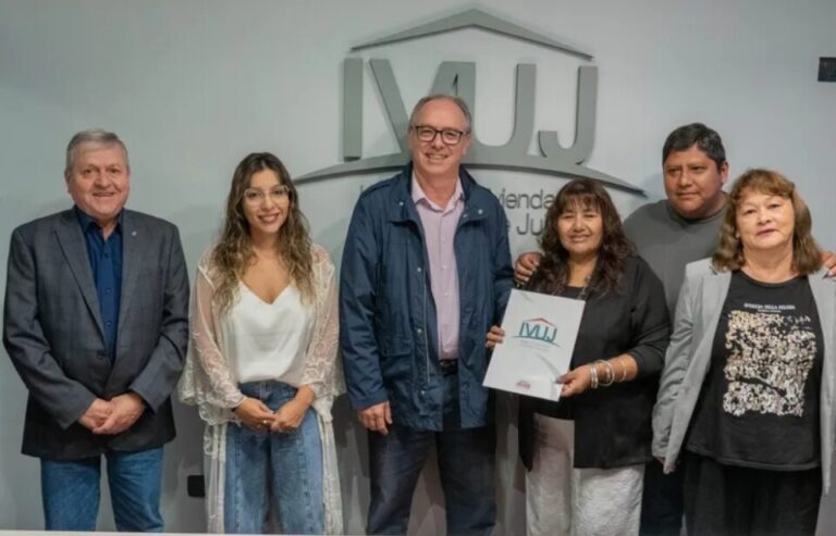 Acuerdo para construir viviendas Alto Comedero