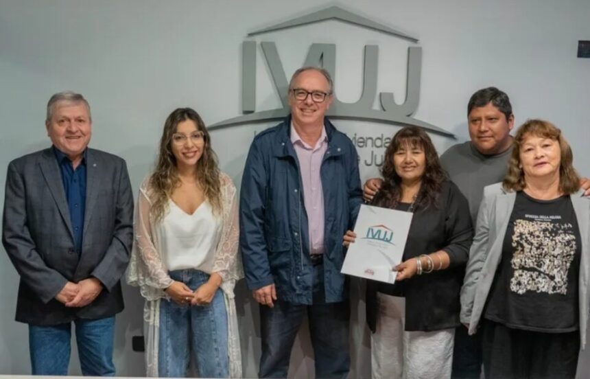 Acuerdo para construir viviendas Alto Comedero