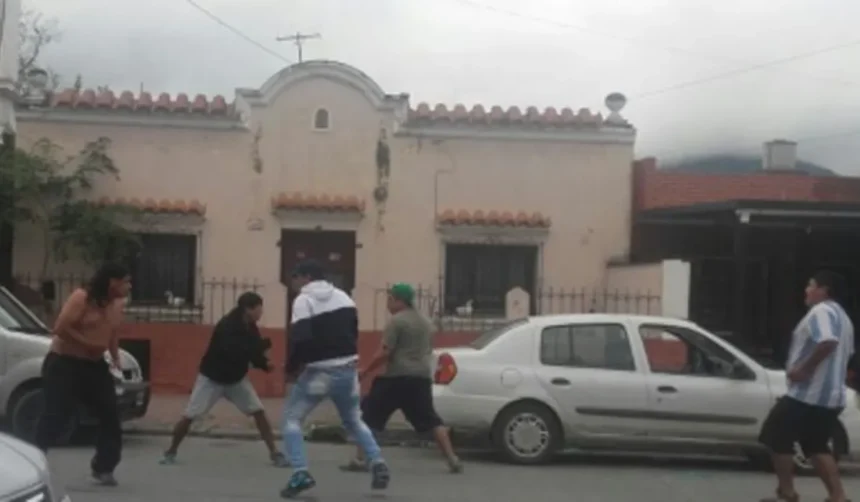 Violenta gresca termina con herida grave por arma blanca en Monterrico