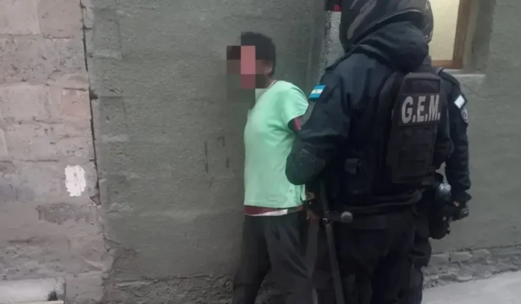 Detenido tras robo Alto Comedero agrede a policía en comisaría