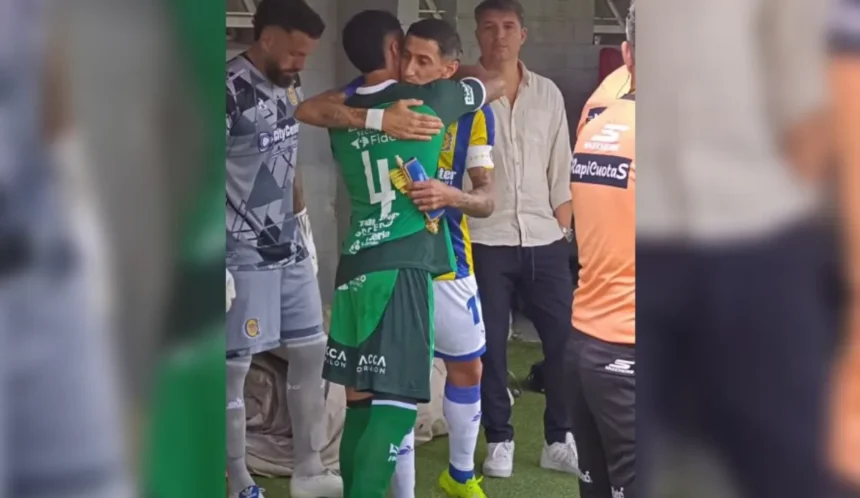 Encuentro emotivo: Leo Ferreyra se abraza con Di María en Copa Argentina