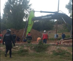 Muere trabajador por derrumbe en obra cloacal