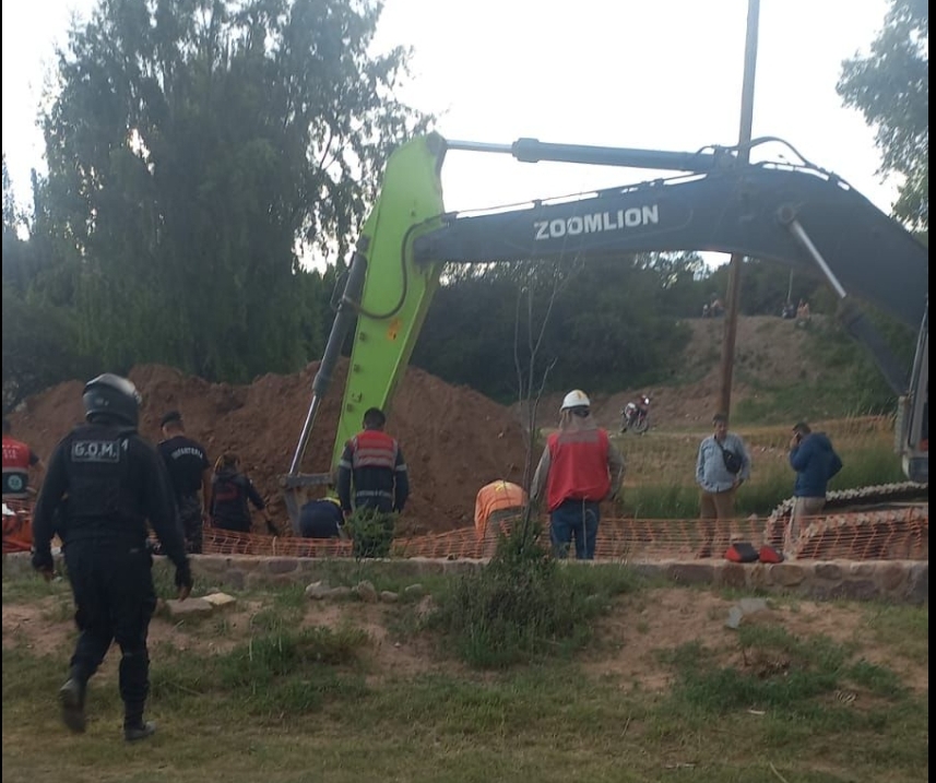 Muere trabajador por derrumbe en obra cloacal