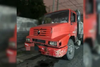 Intentaron robar un camión en Avenida Éxodo y fueron atrapados a los pocos metros