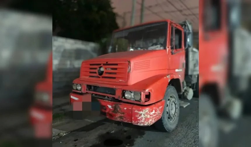Intentaron robar un camión en Avenida Éxodo y fueron atrapados a los pocos metros