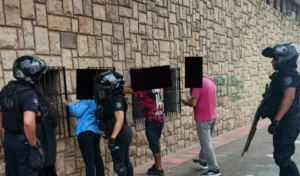 Capturan a tres ladrones en San Pedro durante operativo policial