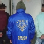 Capturan a dos delincuentes por robo celulares en local nocturno