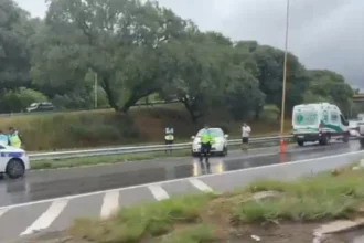 Vehículo impactó contra guardarraíl en accidente Ruta 9 por agua en la calzada