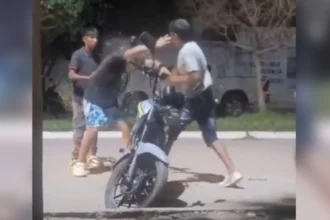 Violenta agresión con botella durante celebraciones en Perico