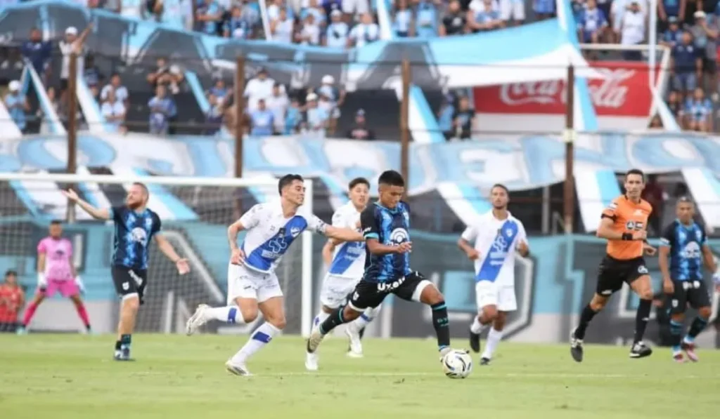 Gimnasia logra su primer triunfo en casa con victoria contundente