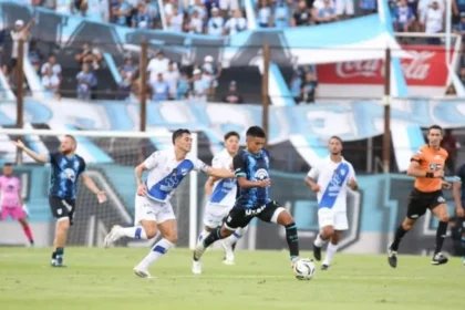 Gimnasia logra su primer triunfo en casa con victoria contundente