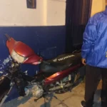 Atrapan a joven con moto robada tras persecución en el centro