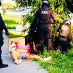 Buscado por violencia género intentó escapar en moto y terminó derrapando