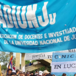 Docentes universitarios se movilizan contra reforma laboral en Jujuy