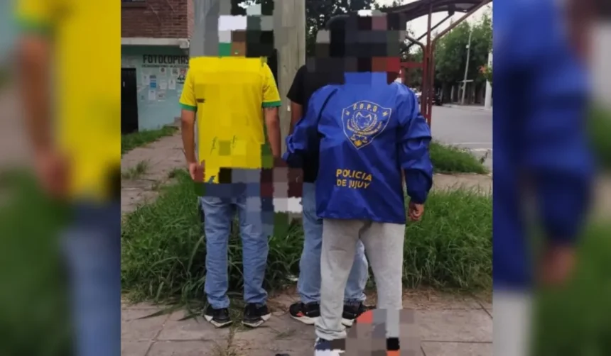 Atraparon a dos jóvenes que vendían un iPhone robado en redes sociales