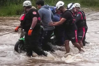 Cinco personas fueron rescatadas en Palpalá por crecida del río