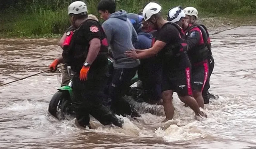 Cinco personas fueron rescatadas en Palpalá por crecida del río