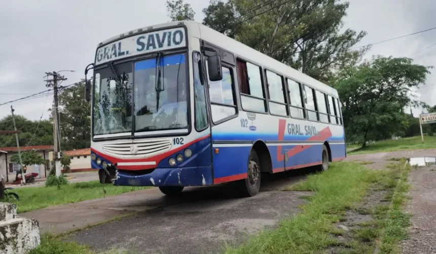 Trágico accidente en Palpalá: murió una mujer en choque entre moto y colectivo