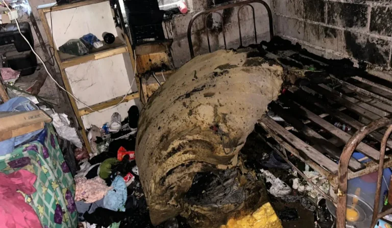 Destrucción total: incendio Monterrico arrasó con vivienda en zona de difícil acceso