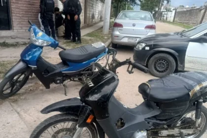 Policía detiene a tres delincuentes y recupera motos en Alto Comedero