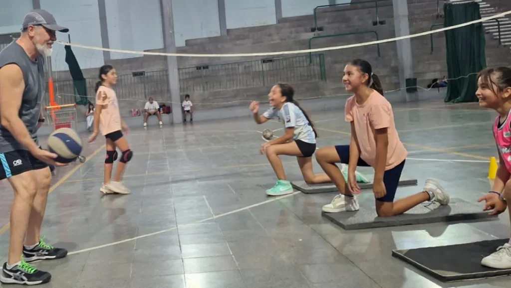 Evofor abre inscripciones para escuela vóley Jujuy con formación integral
