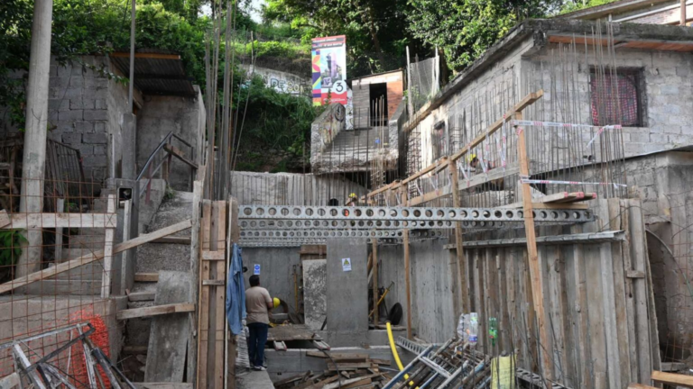 Comienzan construcción del tercer ascensor San Martín en la capital