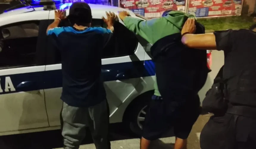 Detienen a dos vendedores de droga en San Pedro tras operativo nocturno