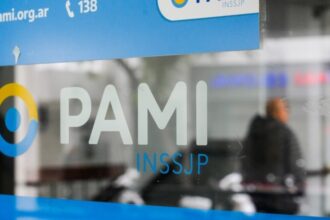 Denuncian penalmente a PAMI por negligencia en la atención de jubilados