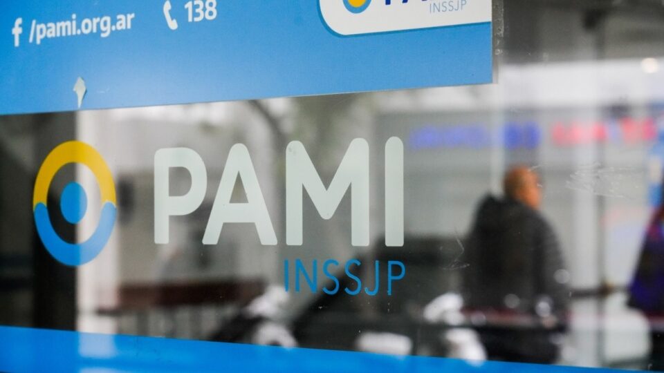 Denuncian penalmente a PAMI por negligencia en la atención de jubilados