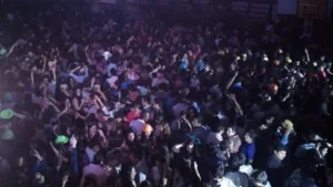 Violencia en bailanta: mujer agrede a su pareja con arma blanca