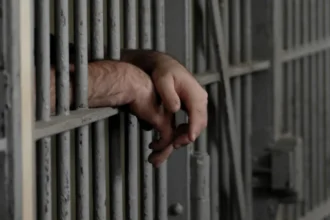 Mantienen detenido a violento acusado de amenazas a su ex pareja