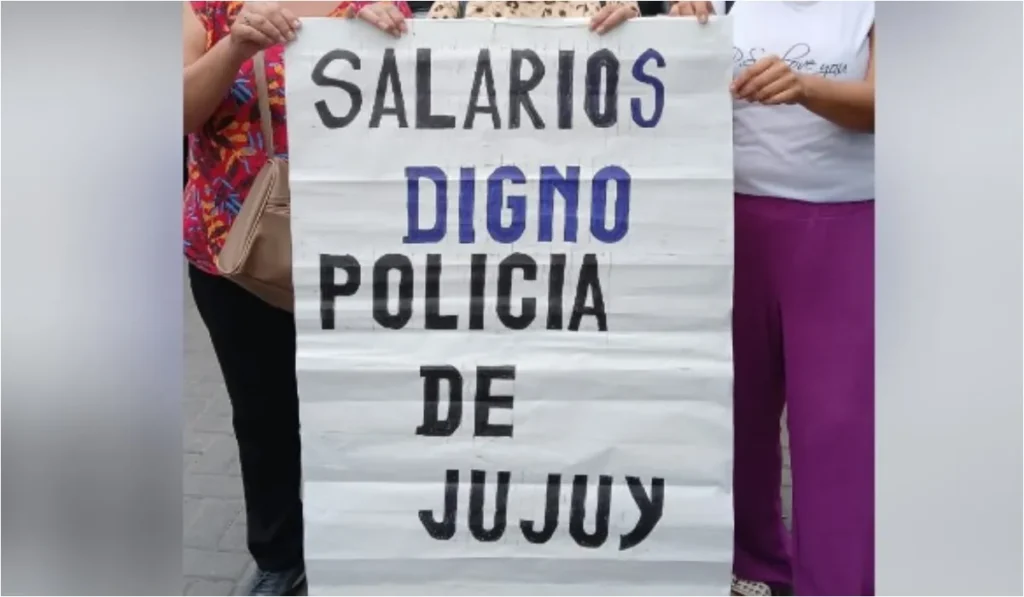Gobierno ofrece incrementos escalonados para resolver conflicto policial