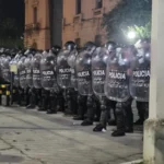 Agente aprehendido en reclamo salarial: acusan detención arbitraria