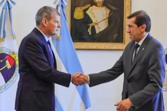 Pulleiro deja la cartera de Seguridad en medio de tensión policial