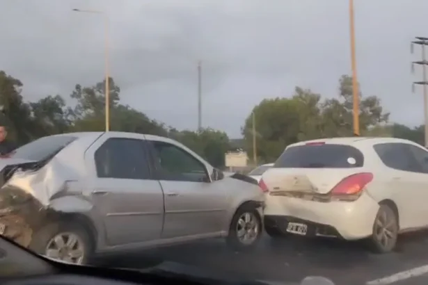 Múltiple accidente Ruta 66: cuatro autos colisionan cerca de Terminal