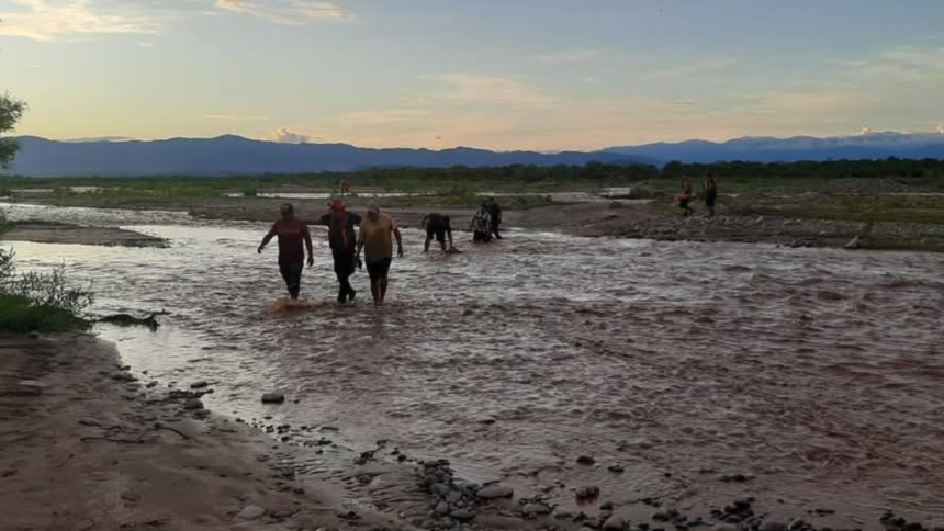 Descubren cadáver en río Perico: investigan si es hombre desaparecido