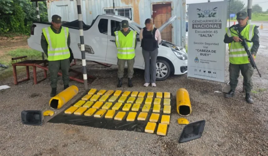 Detienen mujer con cocaína camioneta en ruta hacia Córdoba