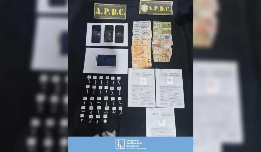 Capturan a dos personas con droga en operativos contra narcomenudeo