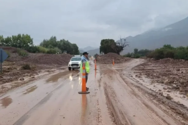 Cortes de rutas en Jujuy por crecidas de ríos y derrumbes