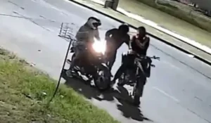Banda de motochorros asaltó a una pareja en San Guillermo II