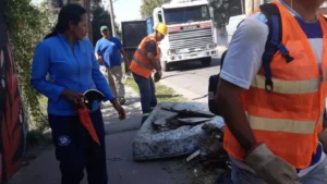 Autoridades sanitarias instan al descacharrado tras tormentas para prevenir el dengue