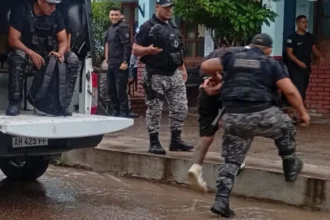 Detención en Libertador: sujeto intentó agredir a policías durante su captura