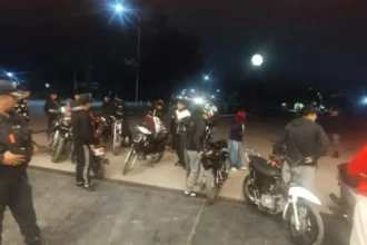 Caos de motos en Perico: vecinos se enfrentaron a jóvenes y denuncian abandono estatal