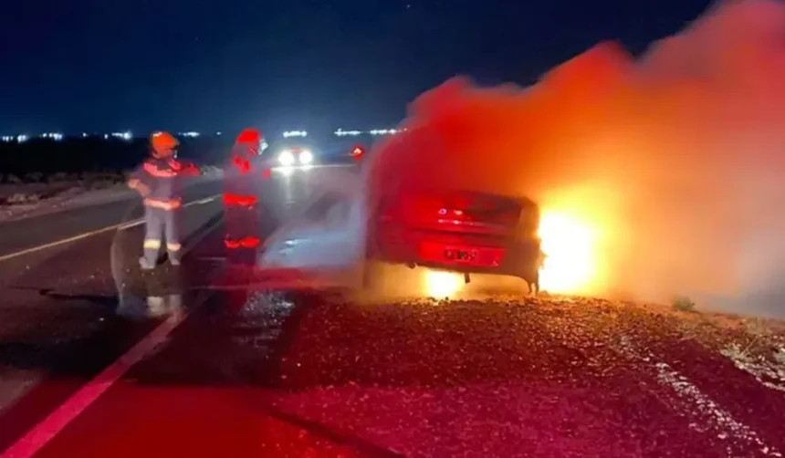 Hallaron un automóvil incendiado en la Ruta 9 a la altura de El Carmen