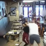 Violento ataque en lomitería céntrica deja a cliente amenazado