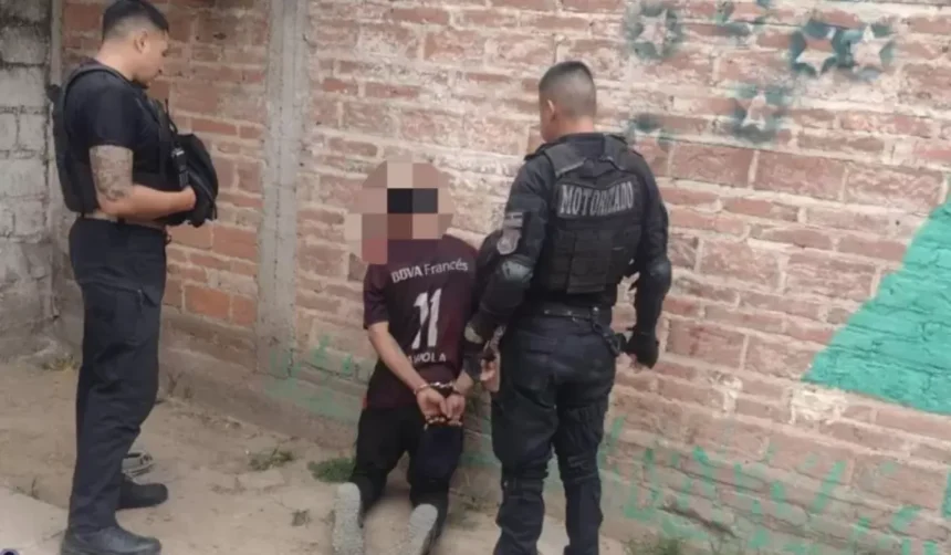 Detienen a sospechoso de robo en librería de Alto Comedero